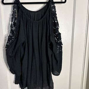 Black womens blouse pretty lace on the cut out sleeves rayon light material larg